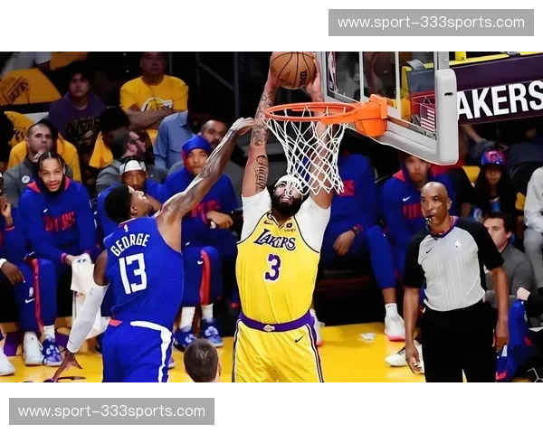 赌城之巅的紫金梦：湖人与开拓者的夏日狂想曲